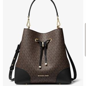 Mercer Gallery Medium Logo Shoulder Bag